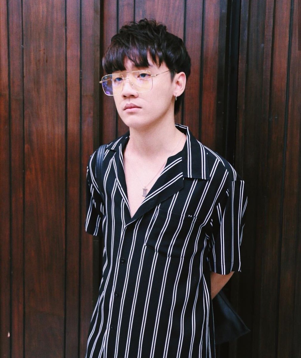 momapmu's tweet photo. นี่ชอบฟังเพลงผ่านตา กับ ข้างกันของวงthreeManDownมากกกกกฟังในjooxบ่อยมากกกกๆๆๆๆ แต่เพิ่งจะดูmvเพลงผ่านตา กูก็เพิ่งรู้ว่าเนี้ยนักร้องวงน่ารักชิบหาย 6แสนวิวในยูทูปคือมาจากกูแล้ว5แสนวิว https://t.co/PoUemLoInF