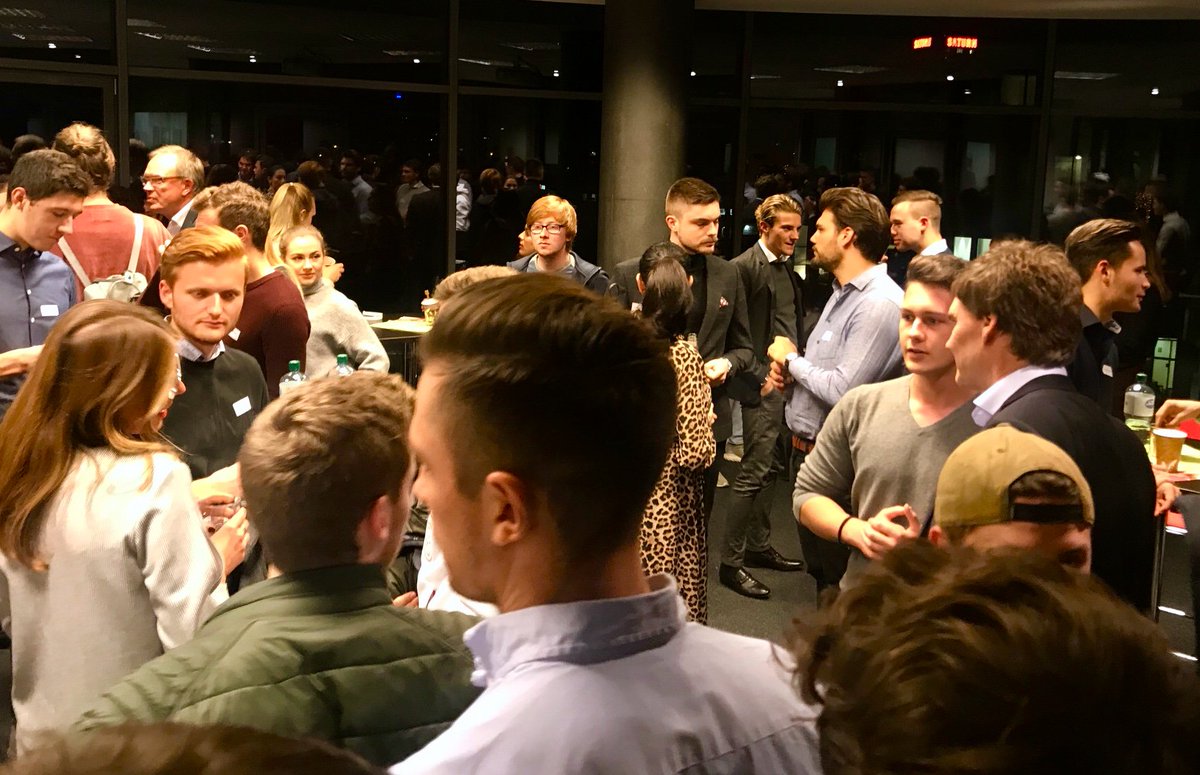 maschmeyer's tweet photo. Entrepreneur zu sein beginnt mit der richtigen Einstellung. Man macht Erfahrungen, lernt daraus, teilt sie und entwickelt sich weiter. Genau darum ging es heute auf dem Entrepreneurship Summit an der @ISM_Hochschule. Tolle motivierte Runde! 😃 Und jetzt: Ab zu #DHDL! 🦁 https://t.co/LXaGTV40pb