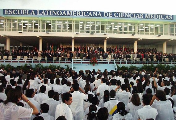 20 años de una idea humanista sin paralelo: La Escuela Latinoamericana de Medicina. #Fidel definió a sus alumnos como futuros «apóstoles y creadores de un mundo más humano». El futuro es hoy. Viva #Fidel. Viva la #ELAM. #SomosCuba #SomosContinuidad