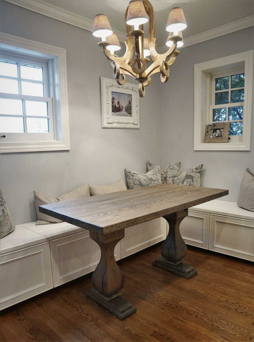 HandmadeTables's tweet image. Such a lovely dining area styled by our client! We contributed to it by building the solid wood, Belly pedestal table with a thick top and some distressing.

bit.ly/refinedpedesta…

#RusticFurniture #ChicagoFurniture #HandmadeTable
#SmallTable #EatIn #KitchenDecor #HomeDecor