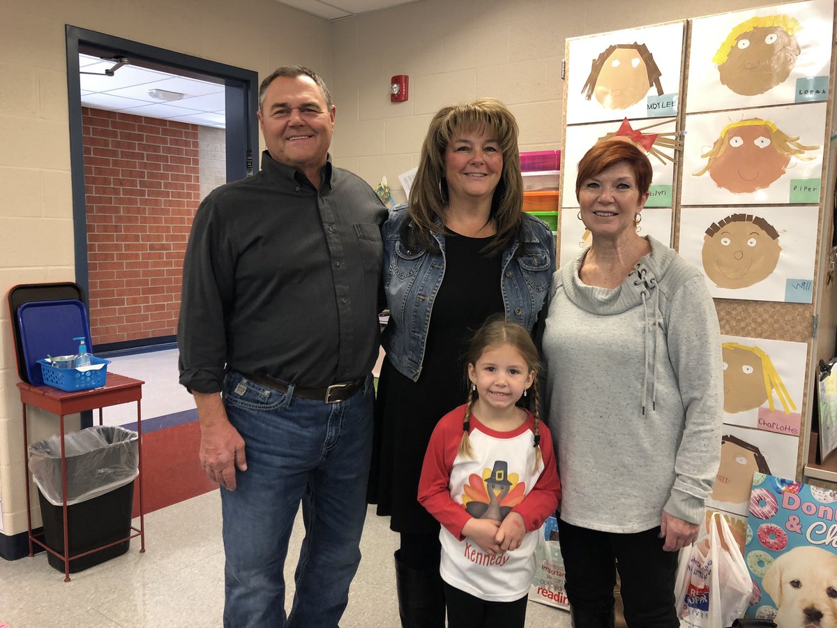 sixthgradeWLE's tweet photo. More VIP guests!   Grandparents Day ❤️❤️❤️❤️ at Woodland! https://t.co/iPpT2VJCIP