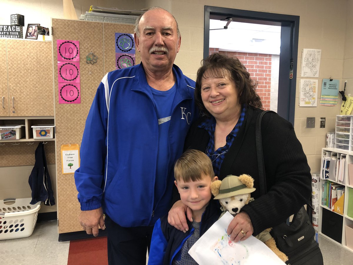 sixthgradeWLE's tweet photo. Grandparents Day!   Loved having extra special visitors today! https://t.co/AtHDr7m99V