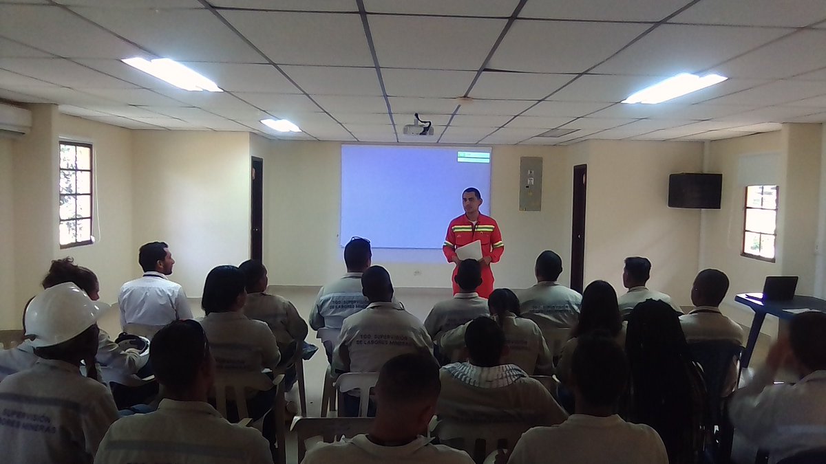 MINERIA7SENACFM's tweet photo. Visita técnica con el tecnología en supervisión de labores mineras de  El Bagre, ala empresa minera, Operadora Minera ( mina la Ye), para realizar practicas en perforación y voladura. https://t.co/mLIfibIkoD