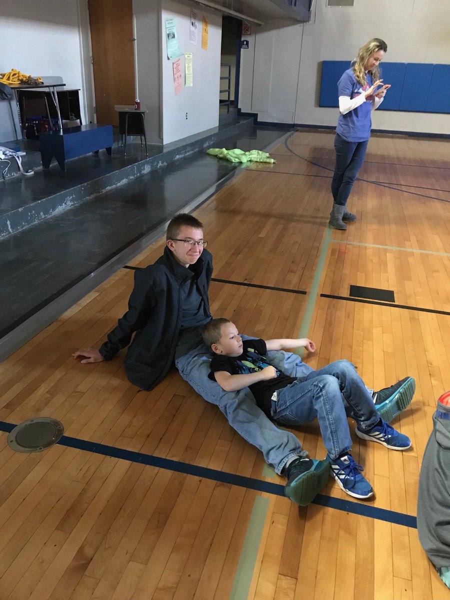MsStacisKinders's tweet photo. This is what Family Time is all about ❤️❤️❤️ ⁦@USD360_Caldwell⁩ https://t.co/dh3BPxaPNl