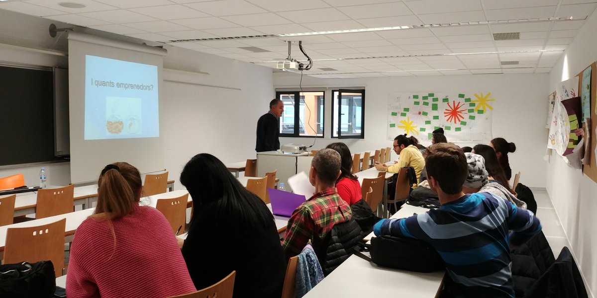 catempren_UdL's tweet photo. Aquest matí hem impartit el taller "Com s’innova? Idees de negoci" a la #SetmanaDeLaCiència organitzada per @IceUdl als alumnes de @InsCaparrella
https://t.co/0hrYiOtfkB
#sc18cat
Gran iniciativa!! ➡️➡️ https://t.co/gHps4xGy9L https://t.co/KvR3wuLlYL