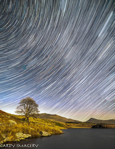 Star trails above Llyn Dywarchen @SnowdoniaPics <a href="/love_snowdonia/">Love Snowdonia</a> <a href="/BBCEarth/">BBC Earth</a> <a href="/BBCWthrWatchers/">BBC Weather Watchers</a> <a href="/WalesOnline/">WalesOnline 🏴󠁧󠁢󠁷󠁬󠁳󠁿</a> <a href="/ItsYourWales/">It's Your Wales</a> @ruthwignall <a href="/Sue_Charles/">Sue Charles</a> <a href="/kelseyredmore/">Kelsey Redmore</a> <a href="/PeterGWeather/">Peter Gibbs</a> <a href="/CountryfileMag/">Countryfile Magazine</a> <a href="/500pxrtg/">Photography RT Group</a>
