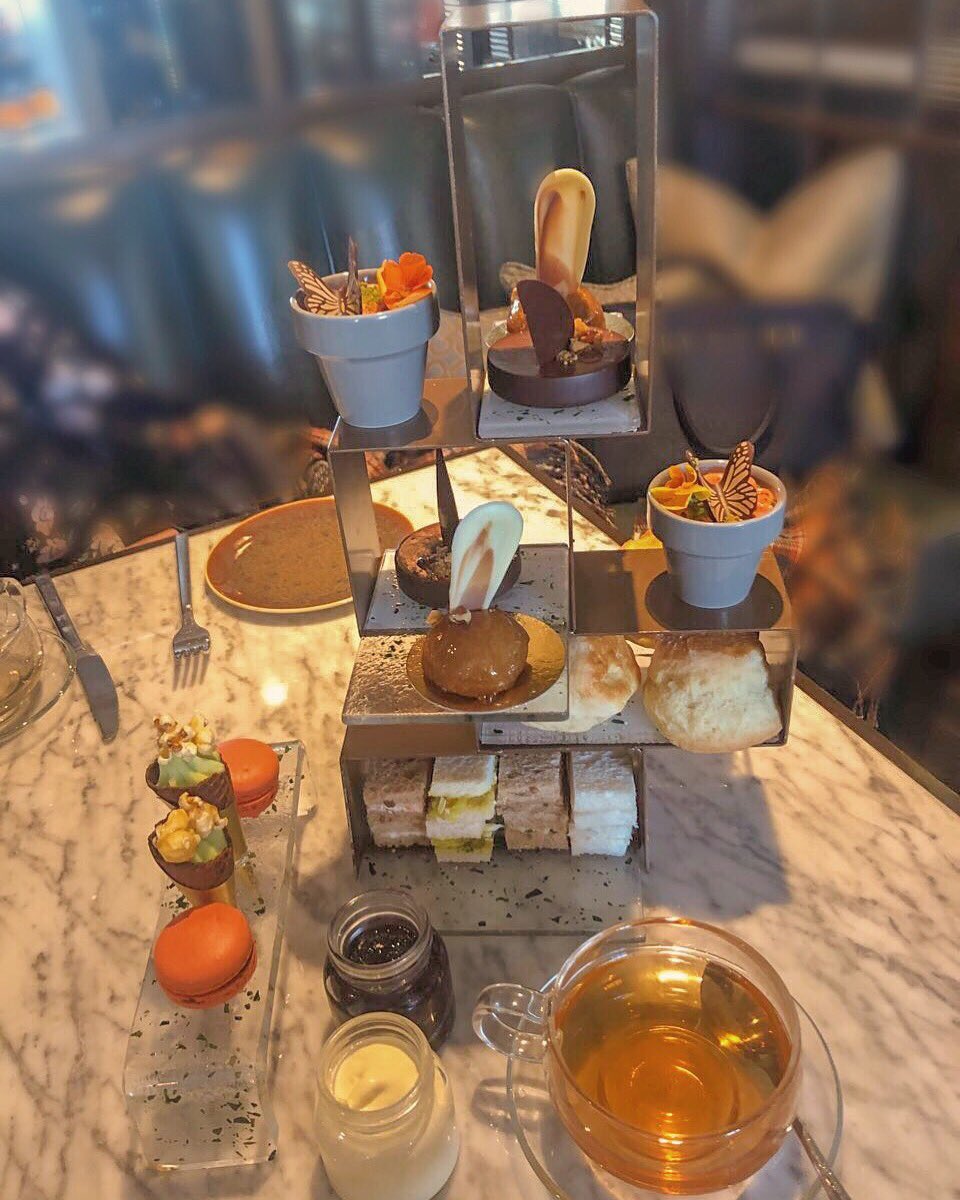 nsfootprints's tweet photo. Not a green finger type of person but loved the botanical afternoon tea @Lanes_of_London ☕️🌿
.
#afternoontea #botanical #hightea #botanicaltheme #lanesoflondon #cake #tea #sandwiches #cupcake #clottedcream #scones #jam #savory #sweet #sweettreats #sweetooth #biscuits #flowers https://t.co/6yZpfhxGey