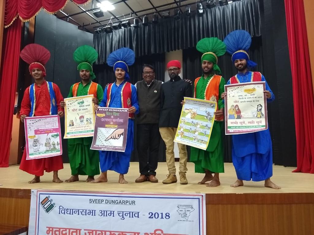SveepD's tweet photo. वागड महोत्सव कार्यक्रम डूंगरपुर में कलाकारों द्वारा रंगारंग प्रस्तुतियों के साथ मतदाता जागरूकता के लिए दिया संदेश 🎭🎐🎇 https://t.co/UCBck7v4VT