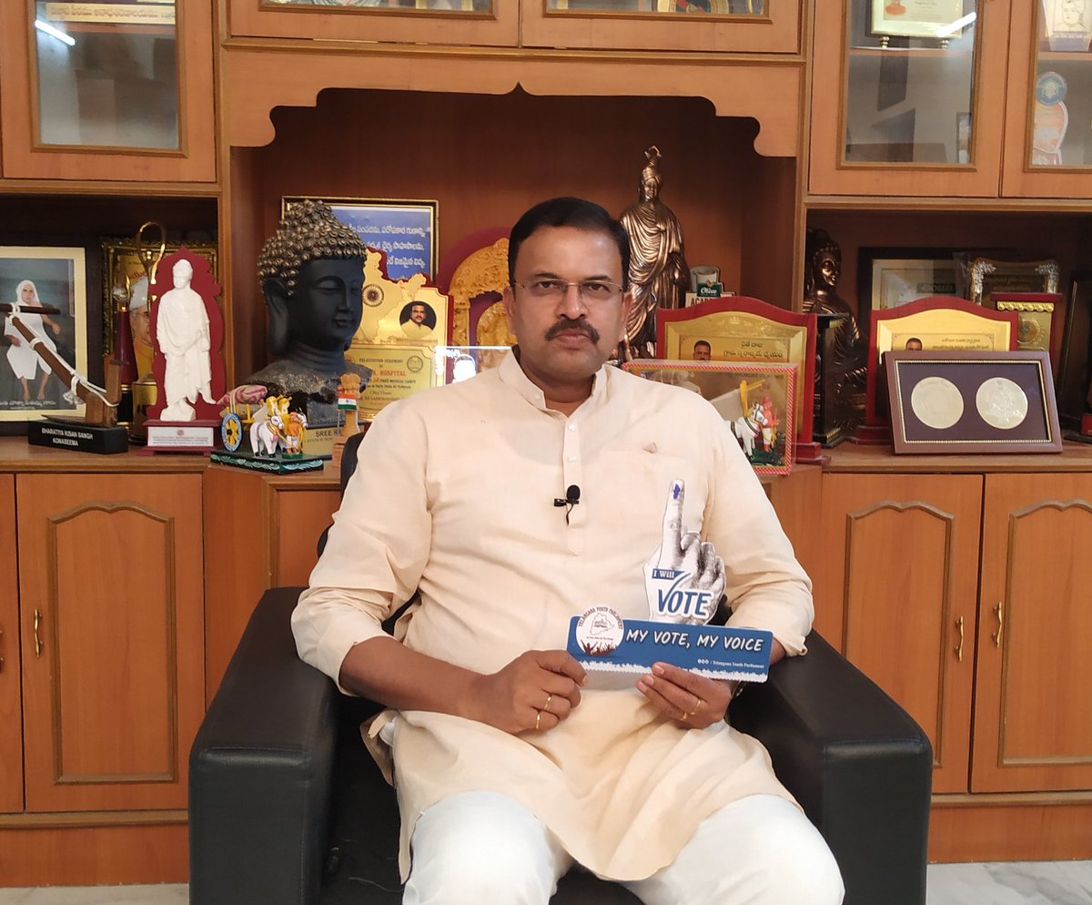 typarl's tweet photo. Telangana Youth Parliament is pleasured to have CBI former Joint Director VV Lakshmi Narayana, IPS, supporting #IWillVote campaign.
Grateful for your support, Sir.
#MyVoteMyVoice
#TelanganaElections2018
#TYP https://t.co/KoR1BRj3EV
