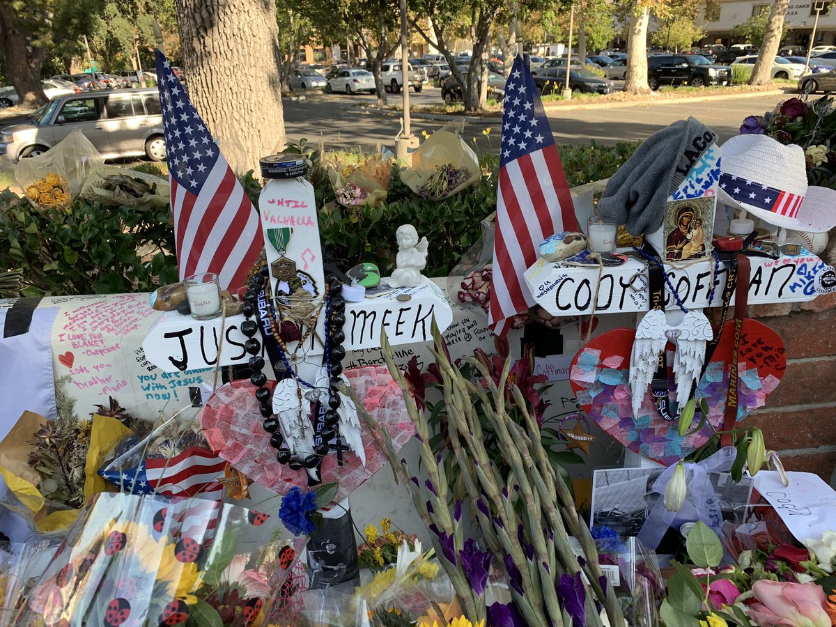 Mike___Harris's tweet image. A steady stream of people, some teary-eyed, many taking cell phone pics, are stopping by the huge community memorial for the victims of the #BorderlineShooting at corner of Moorpark Road and Rolling Oaks Drive  near the #ThousandOaks bar where the mass shooting took place Nov. 7