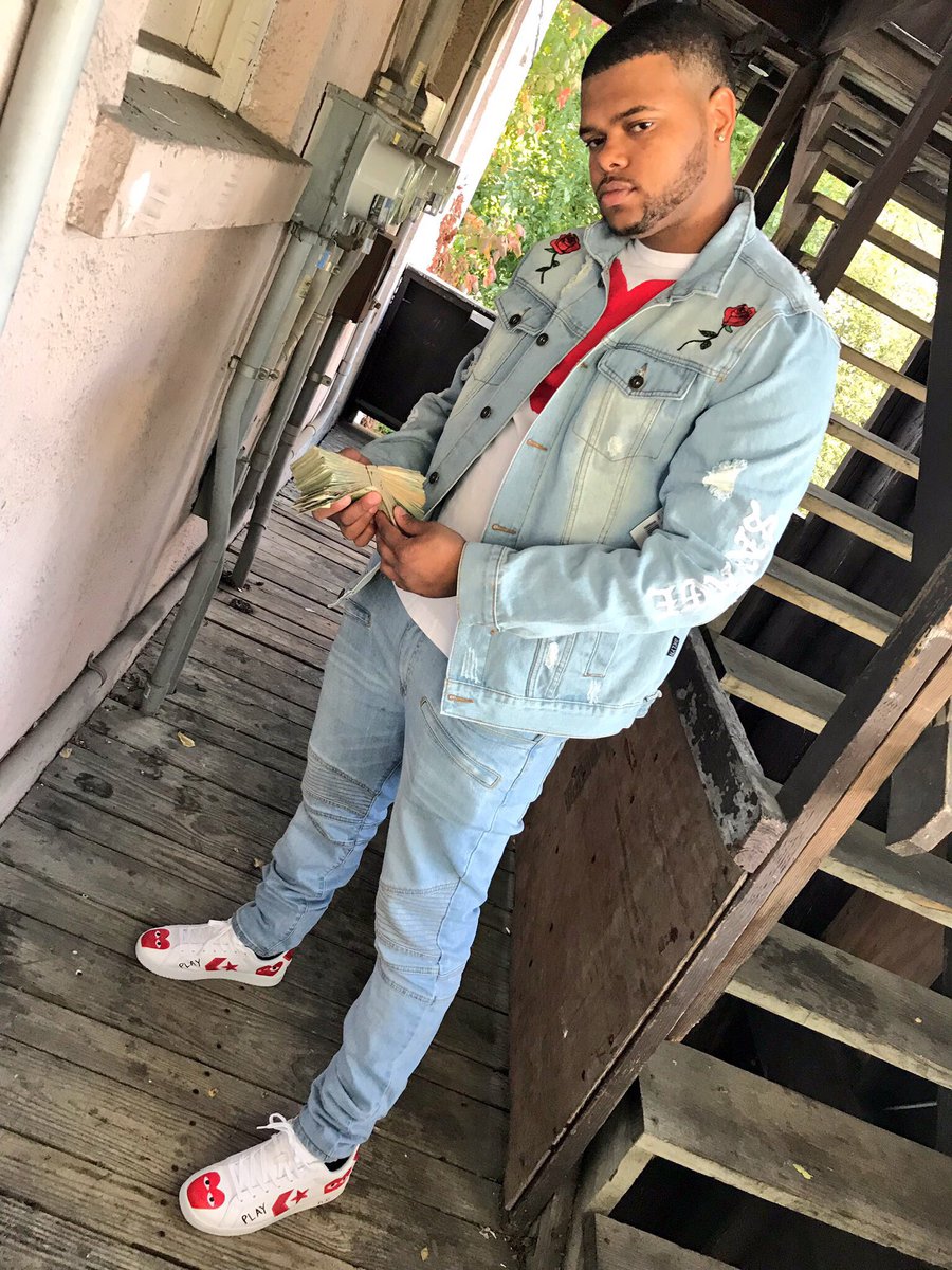 FTFdrewski's tweet photo. No love baby 💔 i just want money and some drugs 💊 https://t.co/iMSgDN7E8I