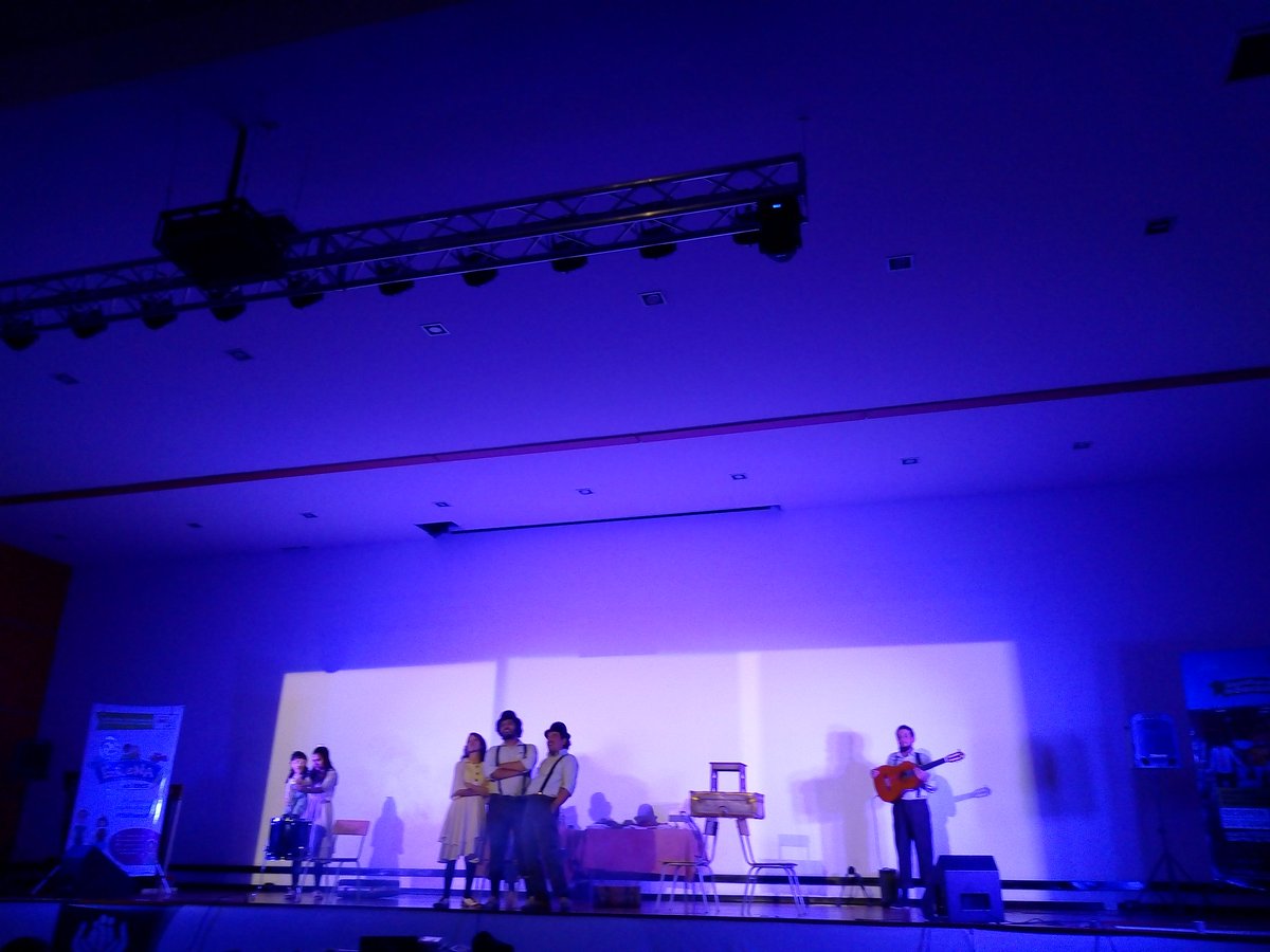 GabrielDelgadoF's tweet photo. Reflexión profunda sobre las realidades de la infancia y adolescencia en Colombia. Niñas, niños y adolescentes deben ser respetados. La vuelta es respetarlos. Representación teatral del @TeatroElPaso #LaVueltaEsEscucharnos #AMAS #AMASesICBF https://t.co/v7W0nLBy3D