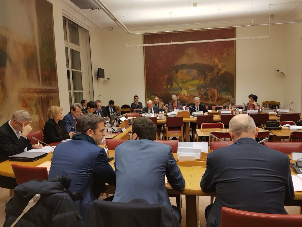 olivierveran's tweet photo. Budget de la sécu: la majorité de droite au sénat:
📍recule l'âge de départ à la retraite à 63 ans
📍augmente les cotisations pour tous les salariés
📍fait exploser le coût des complémentaires santé en créant une supertaxe.
Les députés @LaREM_AN disent pas question !
#PLFSS2019 https://t.co/m2ZNLnYxap