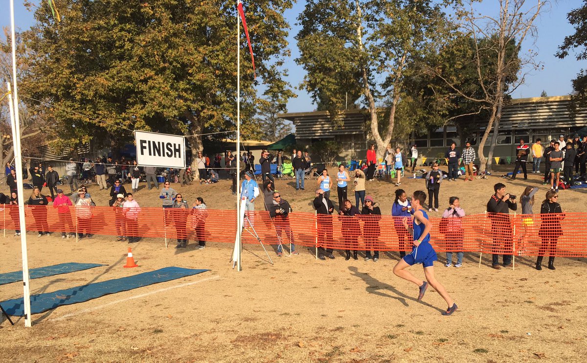 JustinDSullivan's tweet photo. 2 @foothillfalcons will be #soaringatstates on Saturday. Congratulations @running______r_ and Shrey Shah! #GoFoothill https://t.co/AvpB9PlHGJ