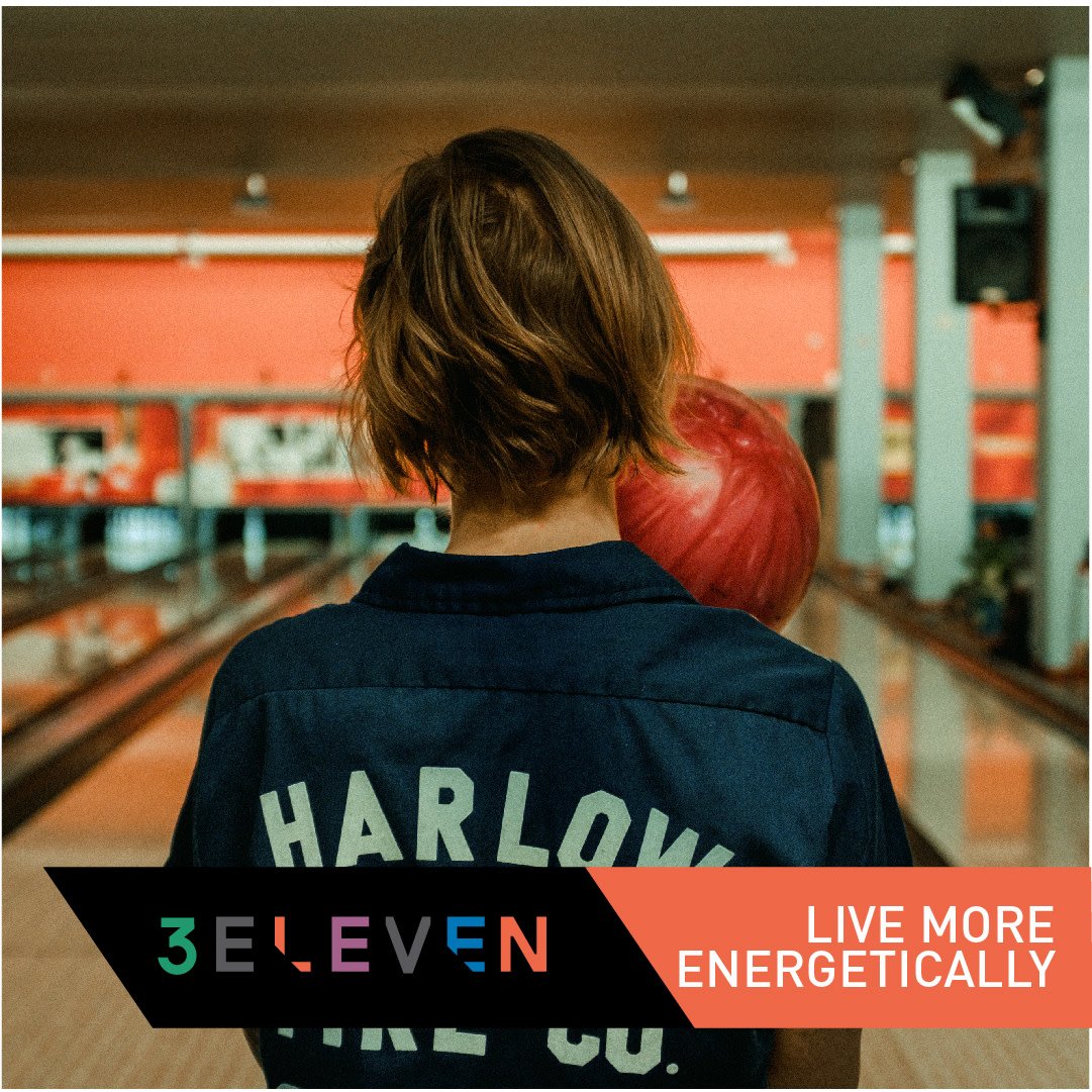 3ElevenChicago's tweet photo. The freezing cold means it's time to get the ball rolling. Head over to @10pinchicago for a night of craft brews, tasty apps, and unlimited bowling. Located beneath the historic Marina City, moments away from 3Eleven. https://t.co/D2HBHwAYWV