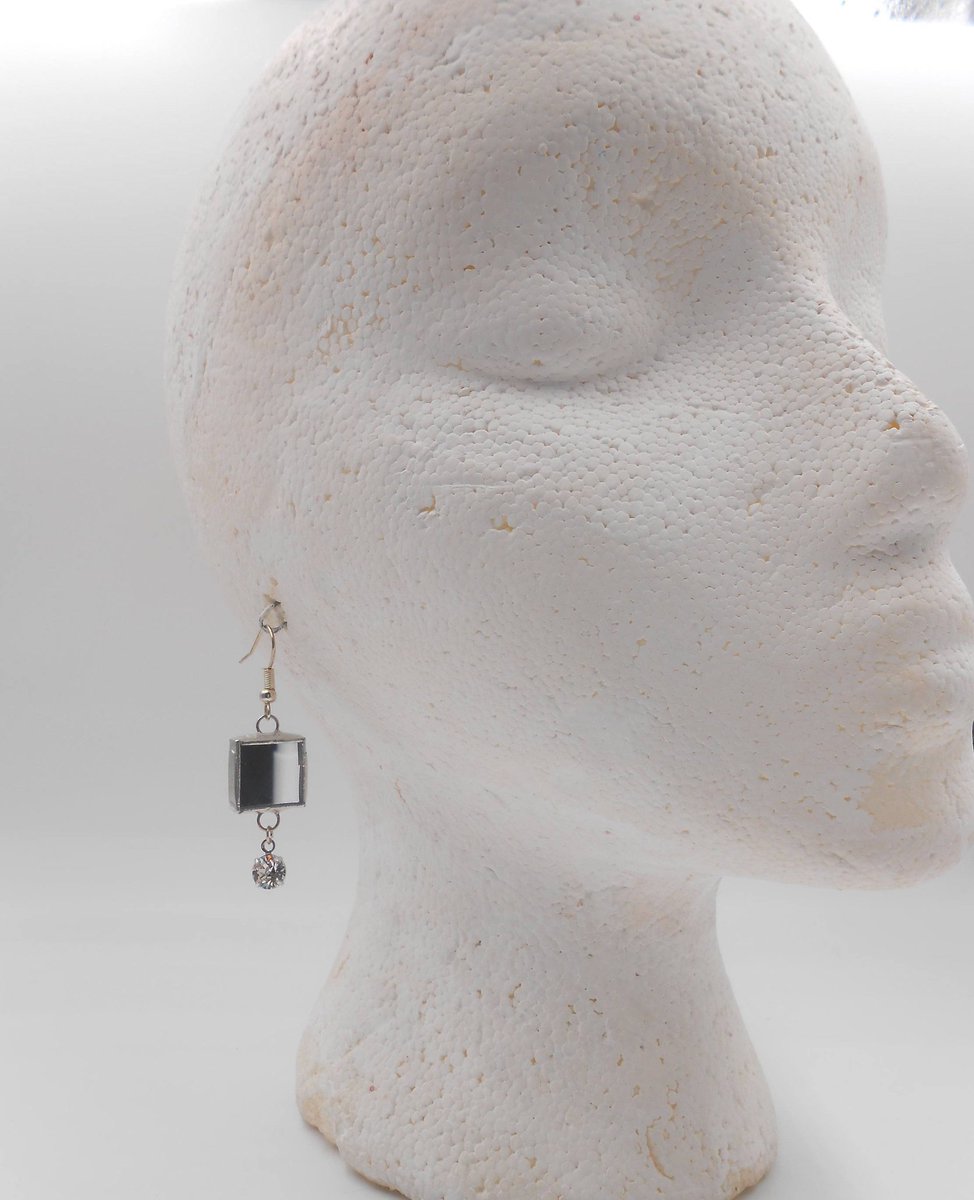 TrianglularRain's tweet photo. Excited to share the latest addition to my #etsy shop, perfect for any Holiday outfit: Glass Mirror drop #earrings with #swarvoski #crystals #jewelry #mirror #avantgarde #silver #uglysweaterparty #Triangularrainbows #indigoflame #holidayparty #handmade https://t.co/szqqfaB62H https://t.co/mrliaPHC7o