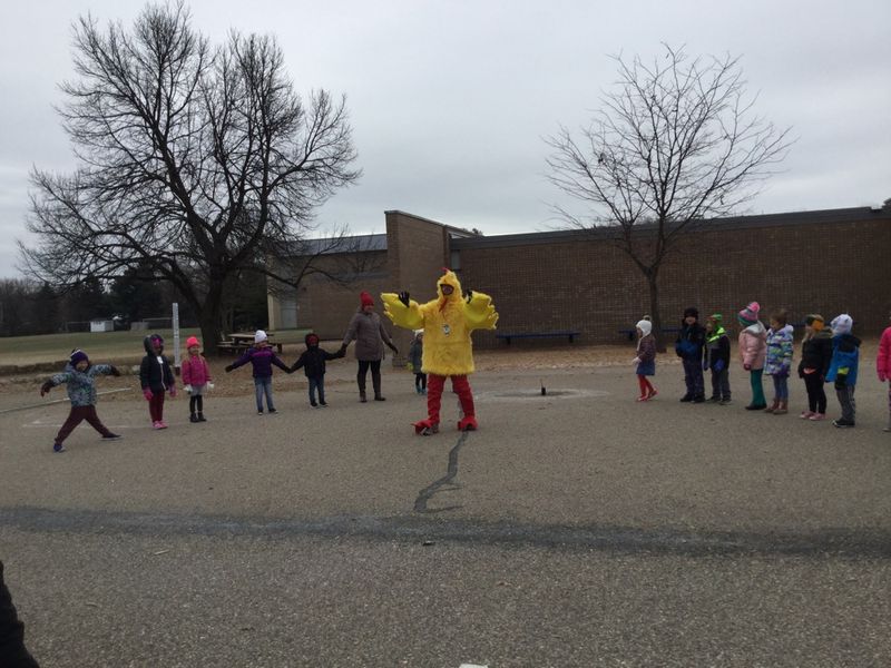 Rosemount_MrK's tweet photo. @Hillcrest_Comm met our fundraising goal, so @Hillcrest_MrK is Chicken for a Day and all the students got a 3rd recess. #awesome #fundraiser #HillcrestProud #WeareBPS #PrincipalChicken #ElementaryPrincipal https://t.co/FxY5ET0l78