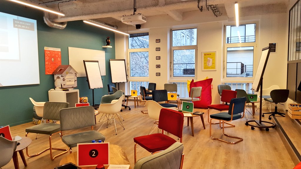 brongier's tweet photo. Facilitation graphique & prototypage lors de cette journée #EnergieLab pour "co-construire les services du futur" avec les clients & collaborateurs @DirectEnergie avec #InnovativeWay @opinionway chez @comet_meetings #IntelligenceCollective #UX #UXDesign #emoticteam https://t.co/NdcfoaHQIK