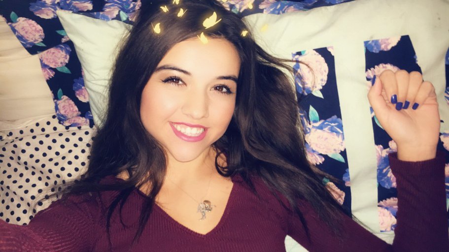MeekKari's tweet photo. #ad Snuggle® keeps my #SnugglySweater cozy and soft. Join the Snuggle® Bear Den to learn more about keeping your clothes their coziest! #ad https://t.co/oHEpfp32ou https://t.co/YWP4rD7LFE