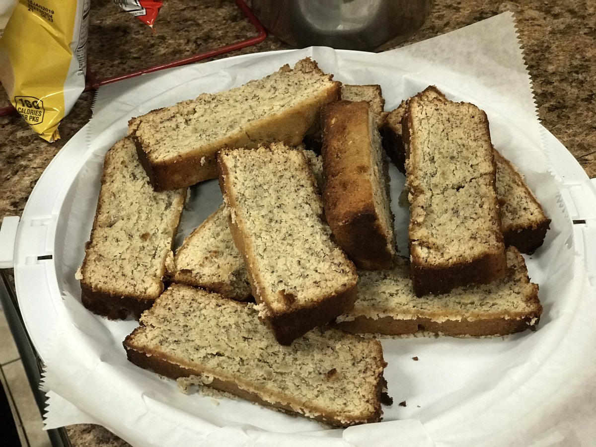 TheCatchCafe's tweet photo. Today we have sugar free sweetened with banana baked goods 🍌 and wow are they amazing!

Banana Bread made with coconut flour $1.50/slice.

“Banging” Banana Muffins Made with Gluten Free flour as described by our customers!
#banana #cafe #coffee #food https://t.co/pvxedoqztK