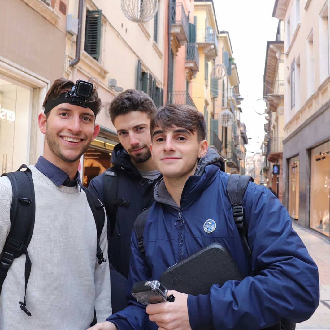 MarcoGreggio7's tweet photo. Intenso pomeriggio di riprese per il team padovano dello @IUS_VE, oggi in trasferta a Verona. 
Riusciranno i nostri eroi a finire il progetto di #storiadeimedia?

@lacriscros https://t.co/LzT8MQ0k6h