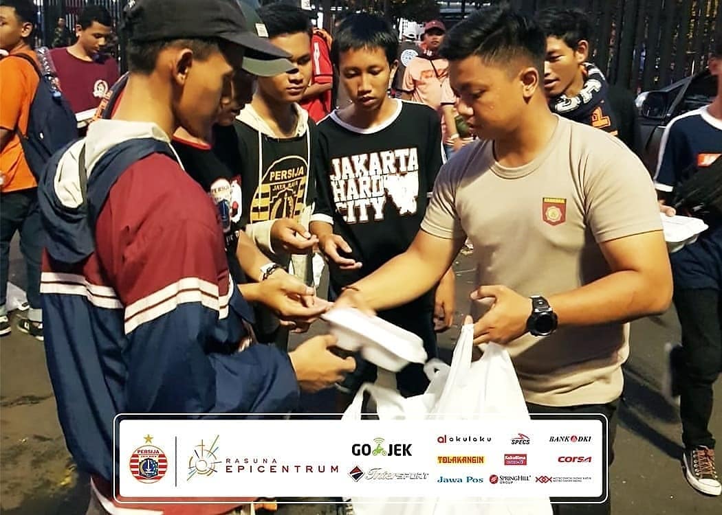 Persija_Jkt's tweet photo. Sinergi Polisi dan The Jakmania. Pertandingan di GBK aman

#PersijaJakarta #PersijaSelamanya https://t.co/tanqfzlLBI
