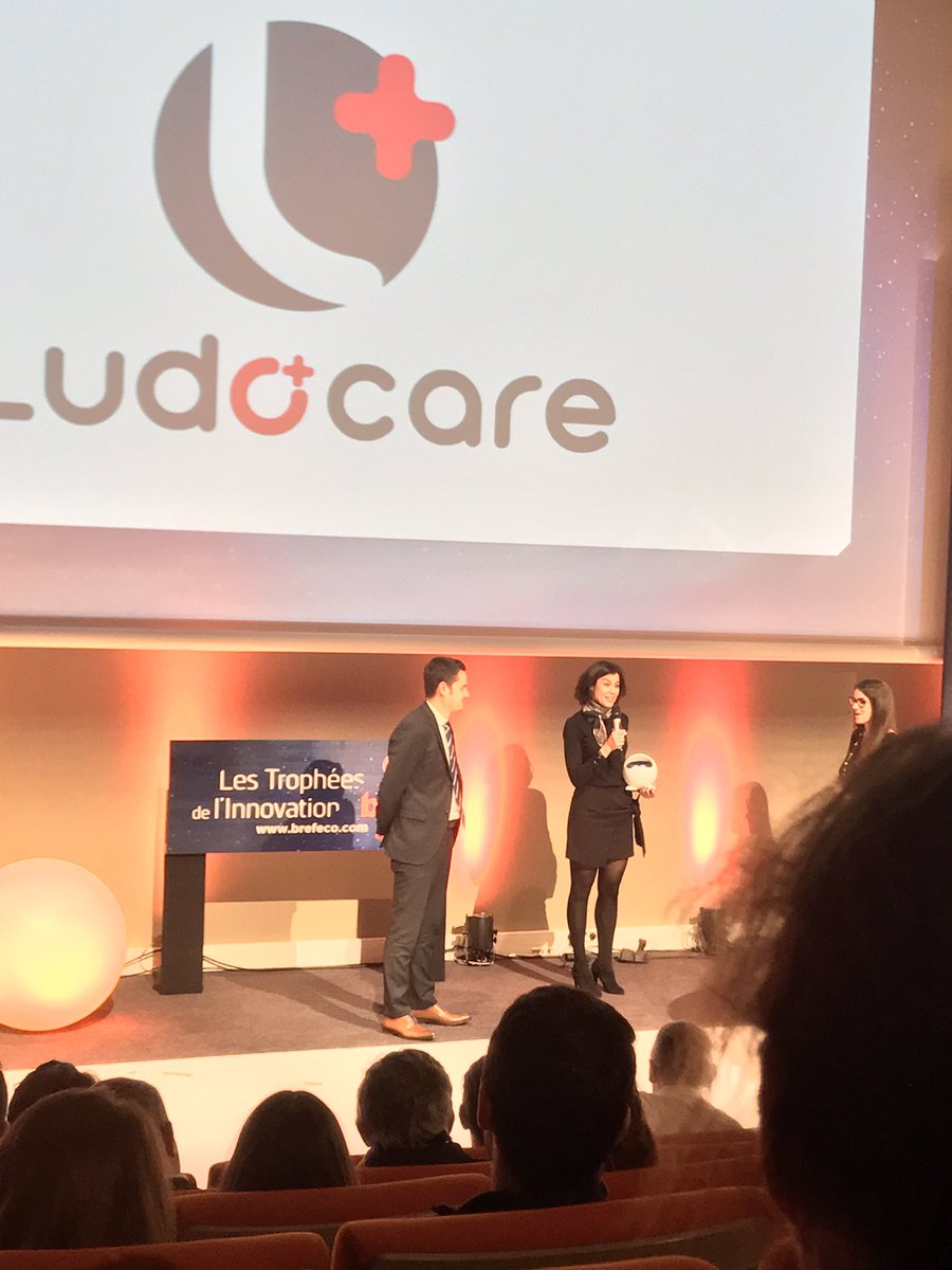 CarineMayol's tweet photo. @Absiskey félicite pour son trophée grand public @ludocare ! https://t.co/lgiHm4jnmB