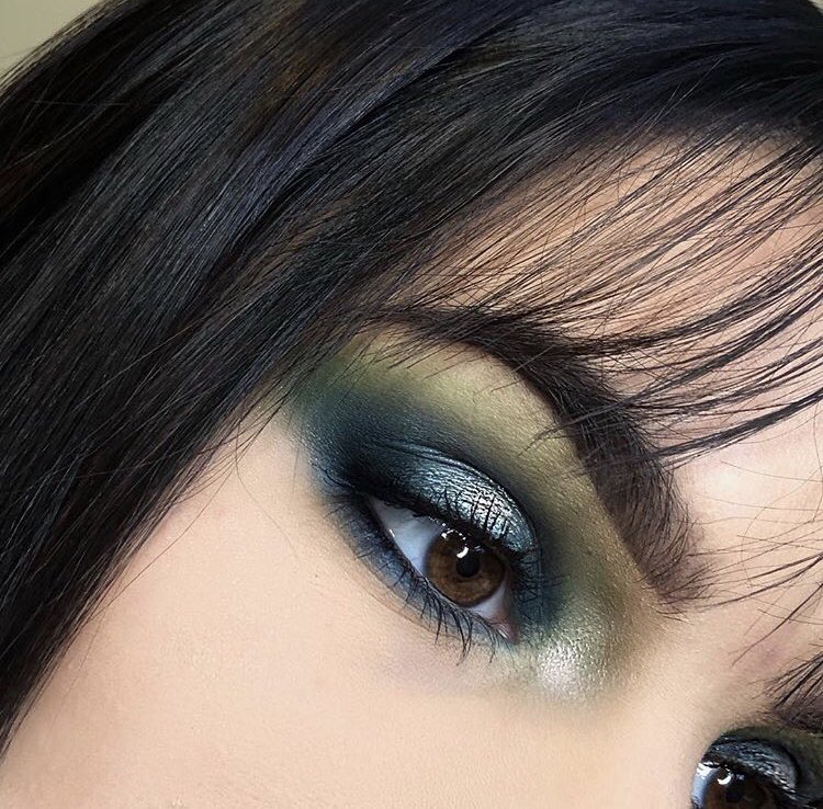CosmeholicsXoxo's tweet photo. Recent looks. 🔥💙💚 #mua #makeup #beauty #makeupartist #makeupaddict #eyeshadow #thatblend https://t.co/L6JtFDcLHm