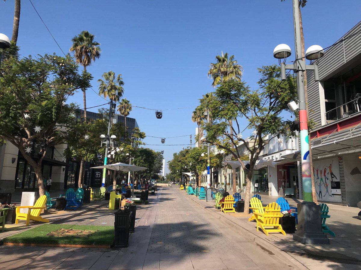 My beloved Santa Monica promenade has FREE reading library, Cornhole, huge Jenga, patio chairs and astroturf today. Santa Monica is the BEST!