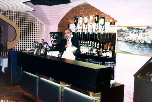 The Taj Mahal was #Bristol’s first Indian restaurant. It was opened in 1959 in Stokes Croft by Feroze Ahmed. It was also the first Indian restaurant in the West Country. In 1980 he opened the <a href="/BristolRaj/">Bristol Raj</a> in Clifton. #BristolFacts