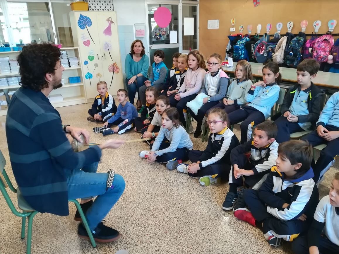 LaSallePalma's tweet photo. TALLER D'INSTRUMENTS A 2n DE PRIMÀRIA. Ens han apropat la tradició i la cultura popular!!
@xeremiers
@instrumentsalesescoles 
#instrumentstradicionals
#viulacultura
#candidxeremier
#pauicandid
#cadidxeremier https://t.co/scmrqQW9LL