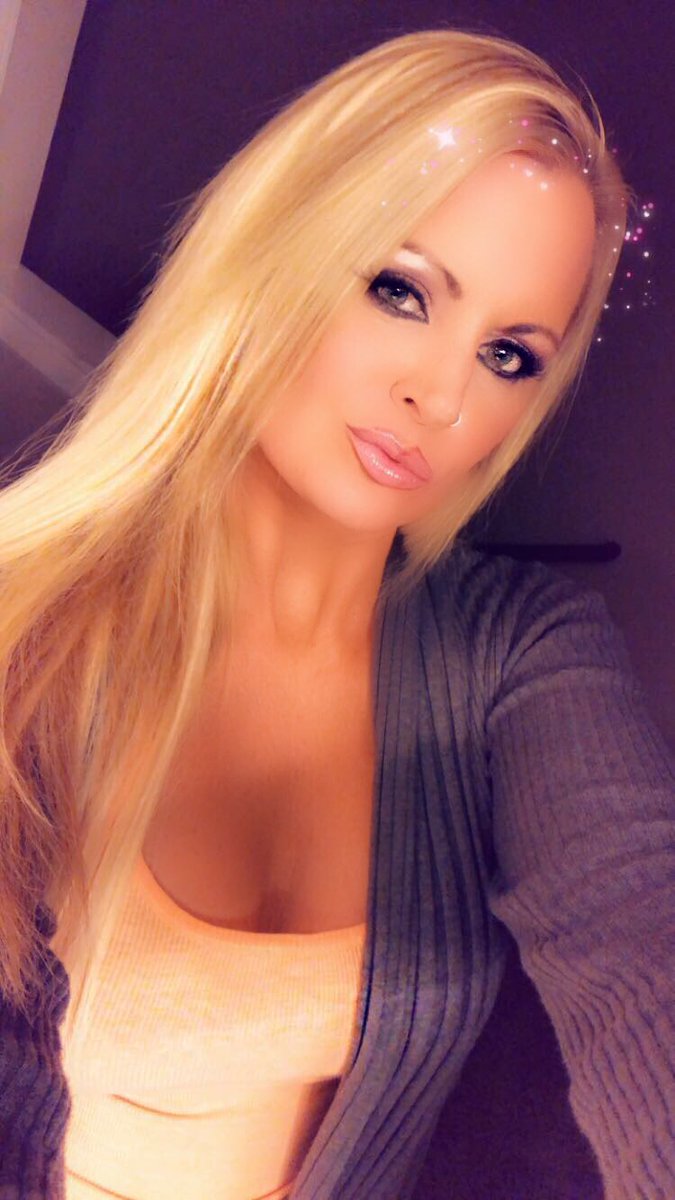 Please RT to help me get my followers on my new account!:) 😘😘😘😘