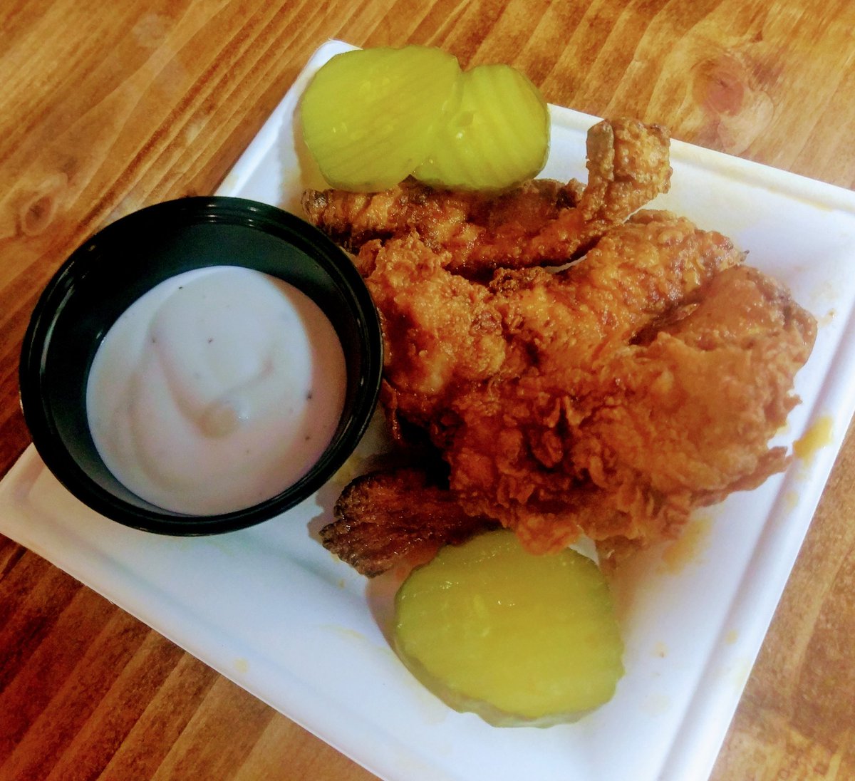 GrubhousePhilly's tweet photo. Nashville Hot Chicken Strips with a Hardywood Singel belgian blonde ale.
#HappyHour
#BoursePhilly https://t.co/KB7ck4d9Nb
