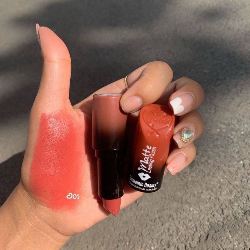 Kuwiee1's tweet photo. Romantic Beauty (แบรนด์แท้✔)🍑🍑เซทลิปลูกพีท Set matte lasting finish✨
📌ลิปสติกเซต 6 แท่ง เนื้อแมทสีสวย 
เก๋ที่แพคเกจไล่ระดับสี สวยไม่ซ้ำใคร โทนสีจัดว่าครบใน 1 เซต  
✅ราคาส่ง 300.- (ไม่รวมส่งจ้า)ได้ 1-6 สีค่า
ไม่แยกสี ไม่แยกขาย ขายยกเซท 📌 https://t.co/RSQJYlD8nZ