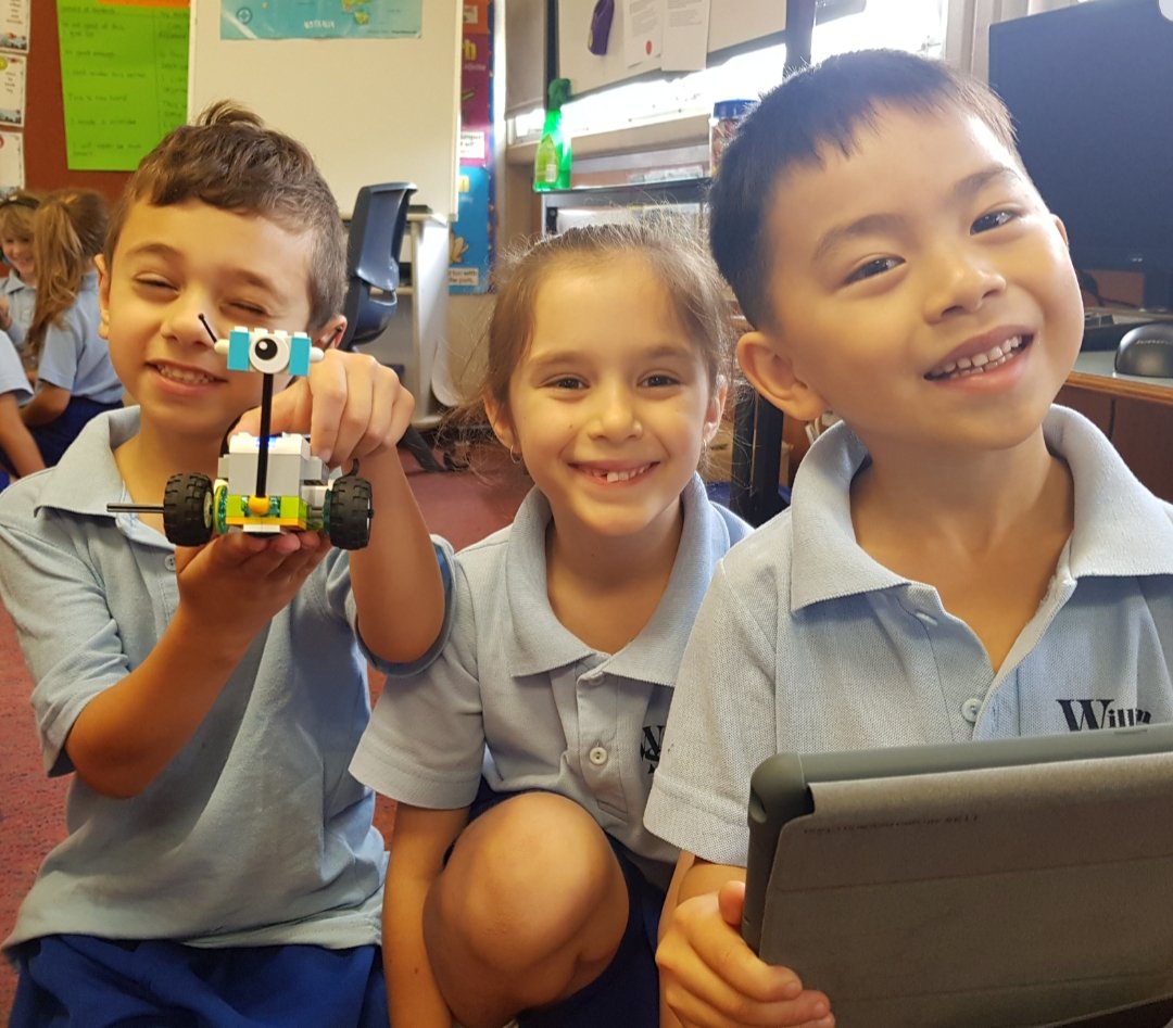 KateDean351156's tweet photo. Lego Robotics with Stage 1. A successful build today with team work and problem solving! @Sootz2 @OurSchoolWSPS #wedo #milo #Collaboration #problemsolving #legorobotics https://t.co/Vejz9PRLxf