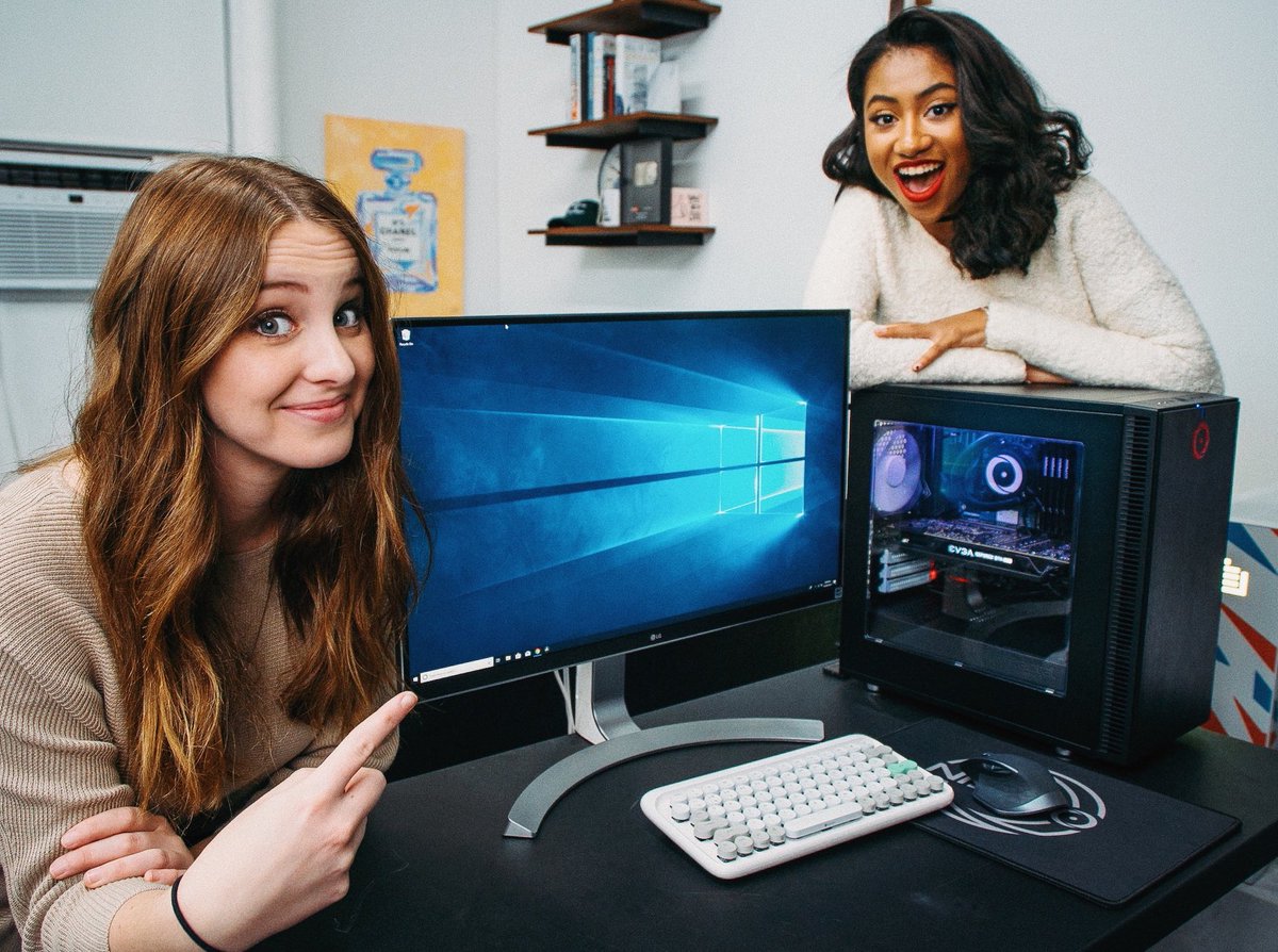 saradietschy's tweet image. #Sponsored by @intel! My friend @alexisdenisew is only 17 and is a smart coder who wants to do more content creation but doesn’t have a computer?!?! Little does she know the computer we are posing with is hers… AHHH NEW VIDEO!! 👉🏻 youtu.be/aJ2RH-AwhCk #OptaneMemory #ad
