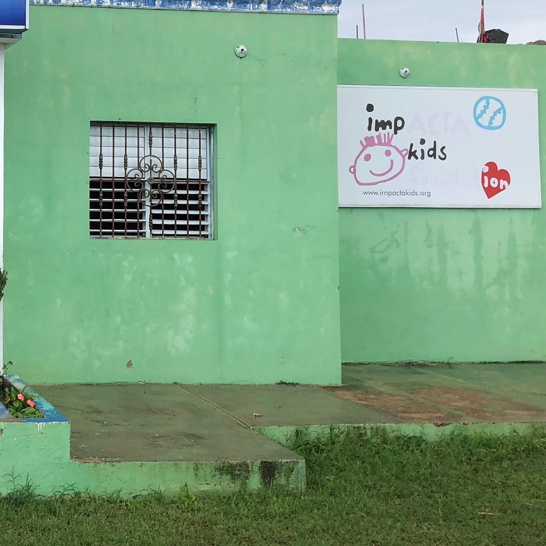 leadgives's tweet photo. With help from his @Mariners family, LEAD Board Member @MitchellCanham recently delivered #baseball gear to the kids at Manny Acta’s foundation, @impactakids in San Pedro, Dominican Republic. Thx! Your continued donations help us impact kids' lives worldwide! #leadgives #charity https://t.co/MONzf4jUd3