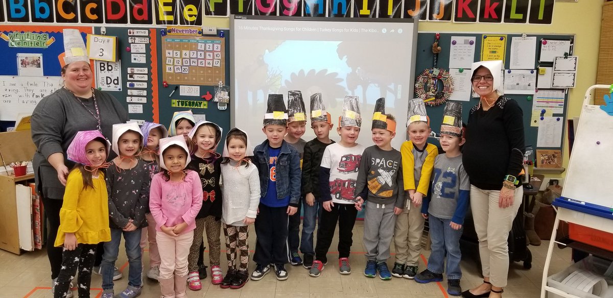 the5to9teacher's tweet photo. Happy Thanksgiving from Room 11! #gratefulthatiteach #iteachk #happyclassroom #ColdSpringELC #PinePlainsCSD https://t.co/dkykrxyk9U