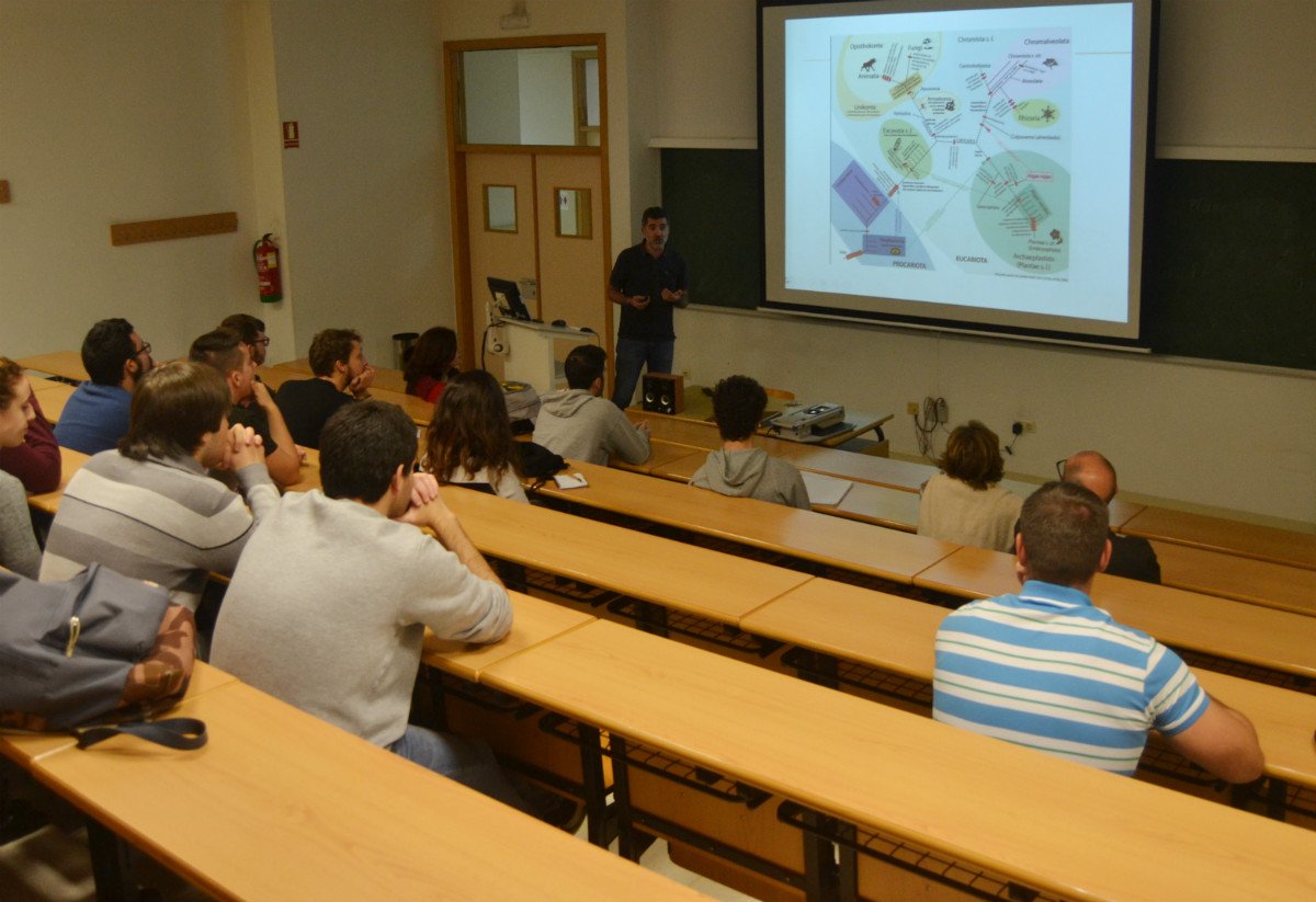 IngForestalPO's tweet photo. Algunhas imaxes da conferencia de Martín Souto do Herbarium Sant da @UniversidadeUSC "os fungos nos ecosistemas forestais" 🌳🍄 (20.11.18) pertencente ao ciclo de conferencias do Campus Crea da @vicerreitoriaPO #Pontevedra https://t.co/gTngzaI7ED