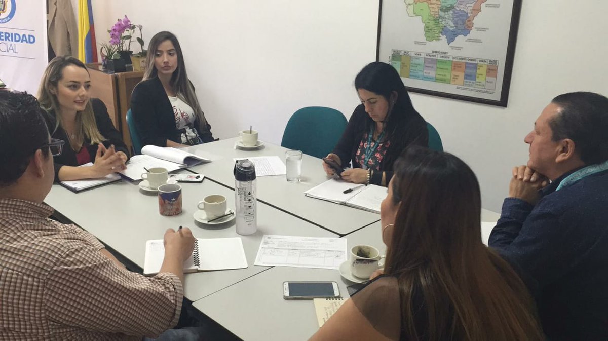 ClaudiaAbre1's tweet photo. El Grupo de #AcompañamientoSocial de #ViviendaGratuita de @ProsperidadCol coordinó reunión de articulación con el ISVIMED, para la verificación de habitabilidad de 5.308 viviendas gratuitas en 12 proyectos en la ciudad de #Medellín https://t.co/d3UdpDQEn0