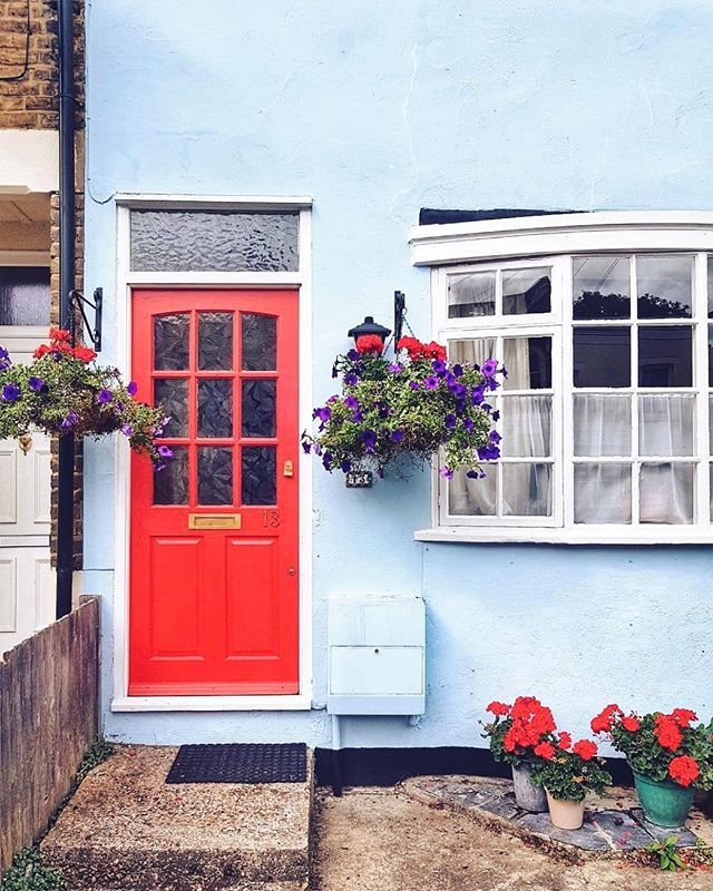 ericavonderwall's tweet image. 1000% not reddy for this weather.. 3°C and that really wet kind of rain?! Ew! Good thing I was reminded by email today that it's only 23 days til I jet off.. just saying.🌞⛱🍹
.
.
.
.
.
.
#facadelovers #chasingfacades #bitsofbuildings #prettycitylondon… ift.tt/2qWuSFB