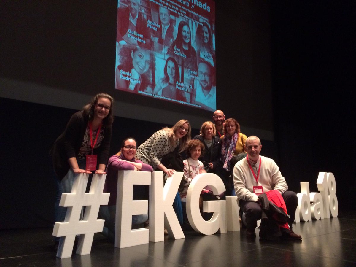 PabloArcas1's tweet photo. Lanzadera de Maracena en su primer evento. Espacio Knowmad: Marca Personal, Empleo y Emprendimiento. @Lanzaderas_EES de Maracena coge apuntes y lo ponemos en practica #EKGranada18 https://t.co/8WOSmLHsNA
