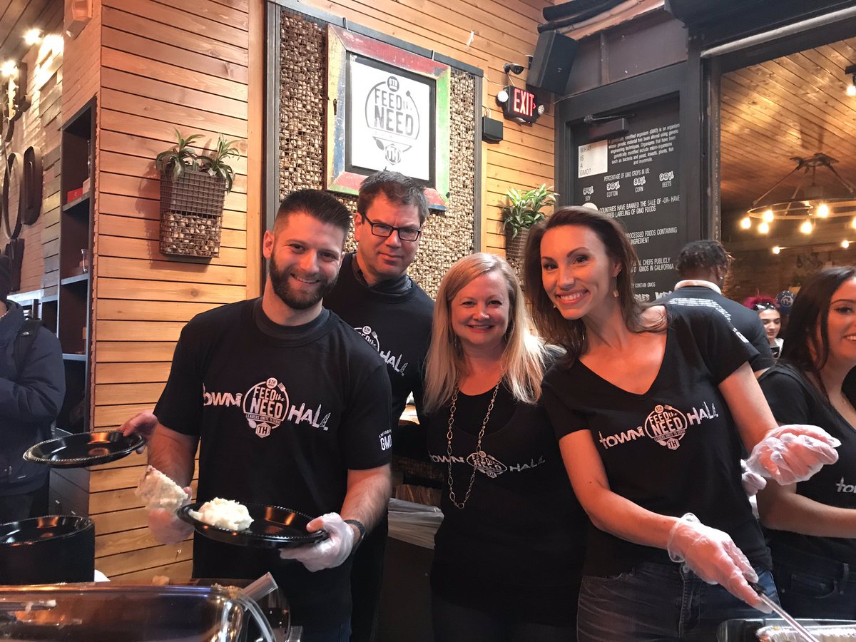 denisep's tweet photo. Full heart and full bellies here at #THFeedTheNeed. So much for us all to be thankful for. God bless @TOWNHALLOHC for feeding thousands today. @wkyc @dmansworld474 @BenAxelrod @BetsyKling @TVTye https://t.co/EgQht88IVi