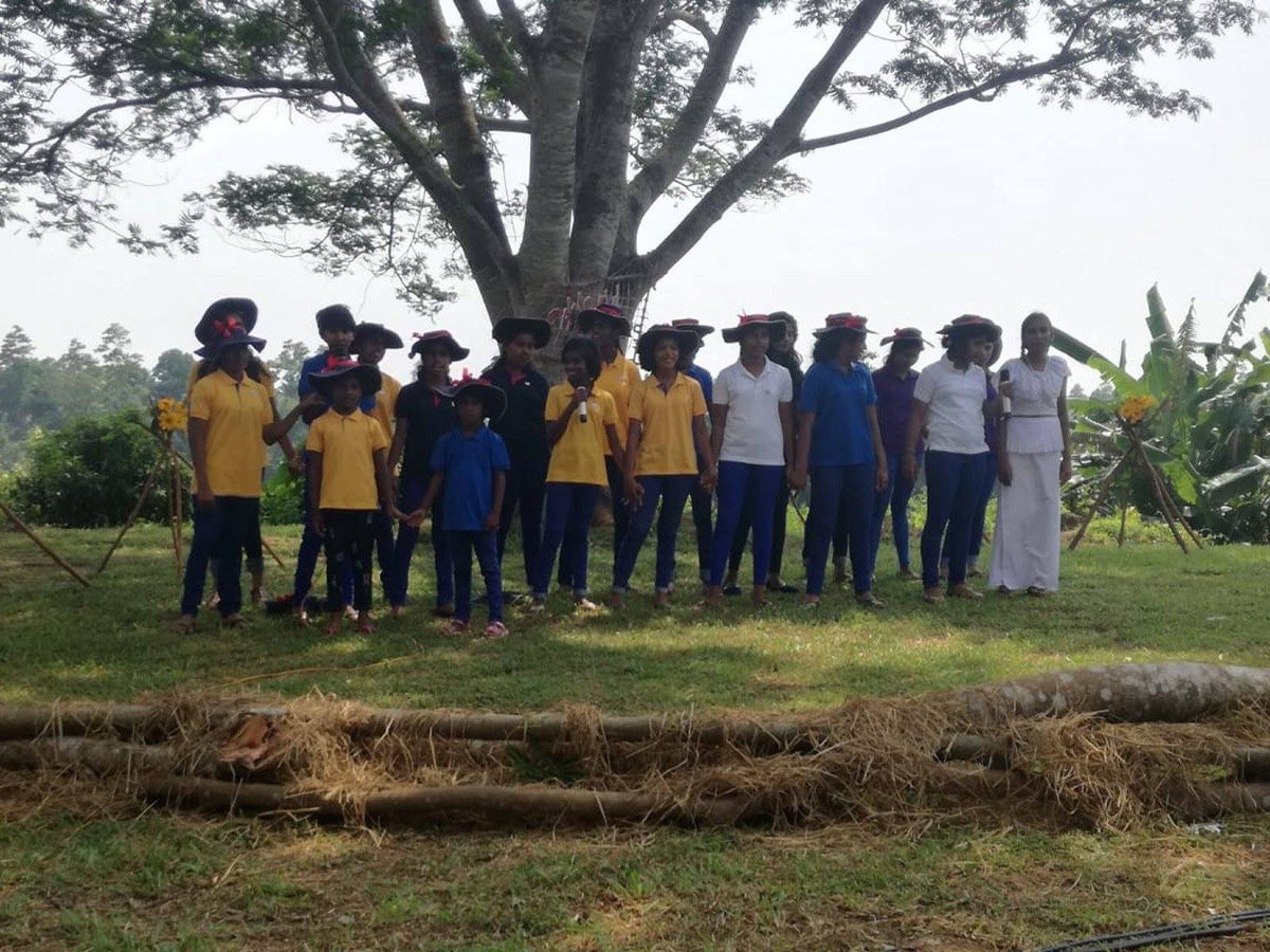 gus_italia's tweet photo. 🇱🇰 #HSCV #SriLanka #WorldChildrensDay Le ragazze dello Human Solidarity Children Village realizzato da @specchiotempi dei tempi e #GUS ad Ahangama in Sri Lanka hanno celebrato la Giornata Mondiale dei Diritti dell’Infanzia e dell’Adolescenza. https://t.co/XJGYs6e4HF https://t.co/LwD6ejy3Ua
