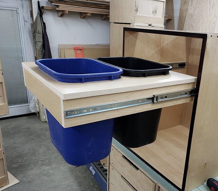 AccurideUS's tweet photo. Smart #kitchen storage thanks to @thepoplarshop. Awesome build and great use of our slides! #accuride #easyclose #slides #drawerslides #woodwork #DIY #cabinetdoorslides #softclose #woodworking #spacesaver #cabinet #cabinetry #joinery #design #customcabinetry #Kbtribechat https://t.co/EKQcbI2Dh7