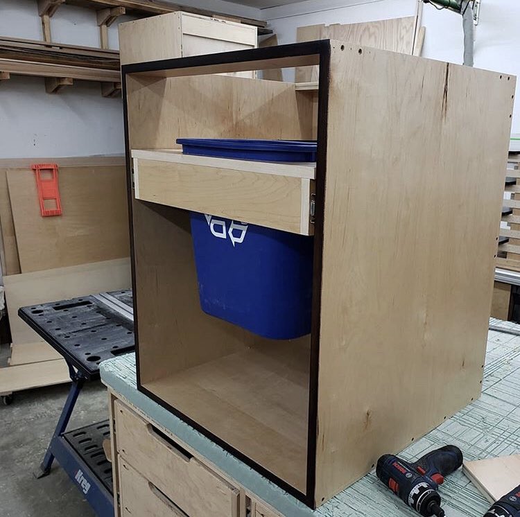 AccurideUS's tweet photo. Smart #kitchen storage thanks to @thepoplarshop. Awesome build and great use of our slides! #accuride #easyclose #slides #drawerslides #woodwork #DIY #cabinetdoorslides #softclose #woodworking #spacesaver #cabinet #cabinetry #joinery #design #customcabinetry #Kbtribechat https://t.co/EKQcbI2Dh7