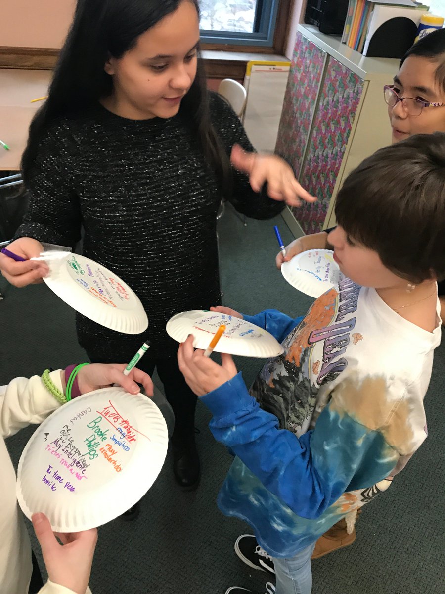 AMaininiMPS's tweet photo. 7th-grade Spanish students and I took some time before Thanksgiving to show our appreciation for one another by creating "platos posivitos." The exchange of #kindness brought about a lot of smiles and laughs! @StacyMiddle66 @PublicSel ¡Feliz Día de Acción de Gracias! https://t.co/XBB8UZg7AD