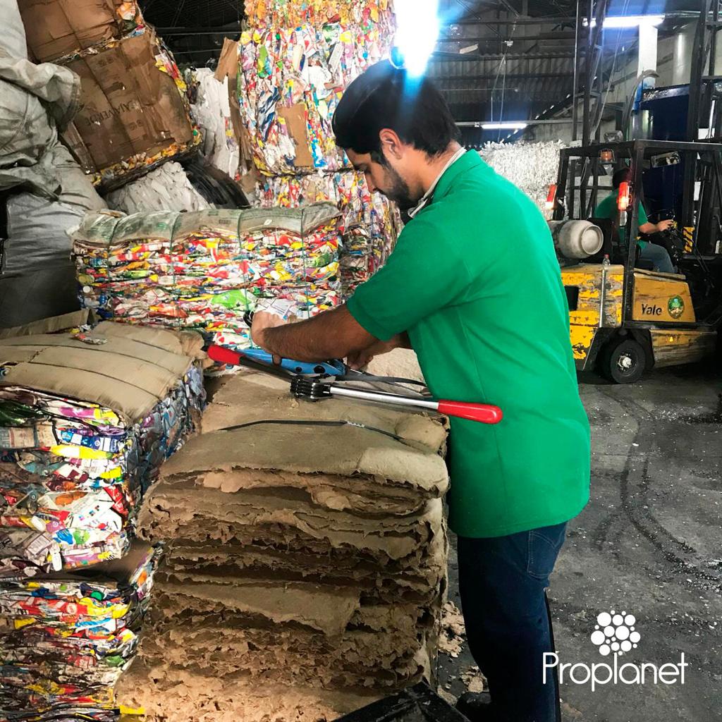 ProplanetS's tweet photo. Embalaje del cartón reciclado del tetrapak ♻️ #Somosproplanet
#proplanetsas #cuidamoselplaneta #recicla #reutiliza #antesdequeseatarde #ecologico #biodegradable https://t.co/x5IfhmadF3