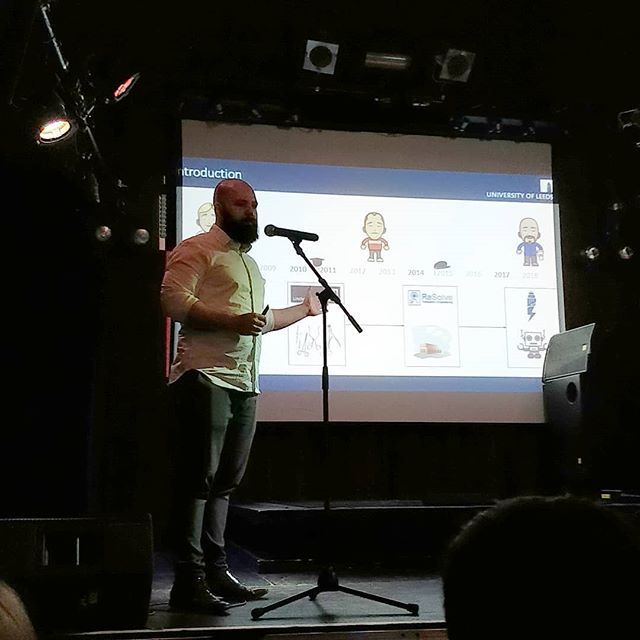 RatLPGRNetwork's tweet photo. James Chandler kicking of a the #iMechE Pint of Engineering at the #librarypub #pintofengineering #pintofscience #universityofleeds #lendingroom #outreach #Engineering #surgicalrobotics #tribology #industrymeetsresearch #knowledgetothepeople #stormlab https://t.co/lbWc8ZseYR https://t.co/8WpPS3t6I6