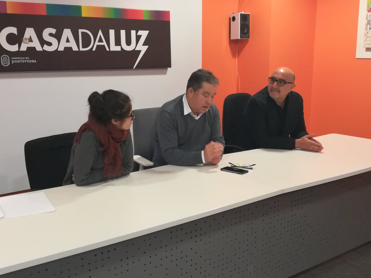 ClagAudiovisual's tweet photo. .@ClagAudiovisual Os executivos do audiovisual que participan no "I+P Ideas producir" coñeceron esta tarde o potencial de #Pontevedra como plató de rodaxe, e asistiron a unha recepción co alcalde, quen os animou a rodar nos seus espazos. #PitchingCluster2018 https://t.co/f68U6EnNxv